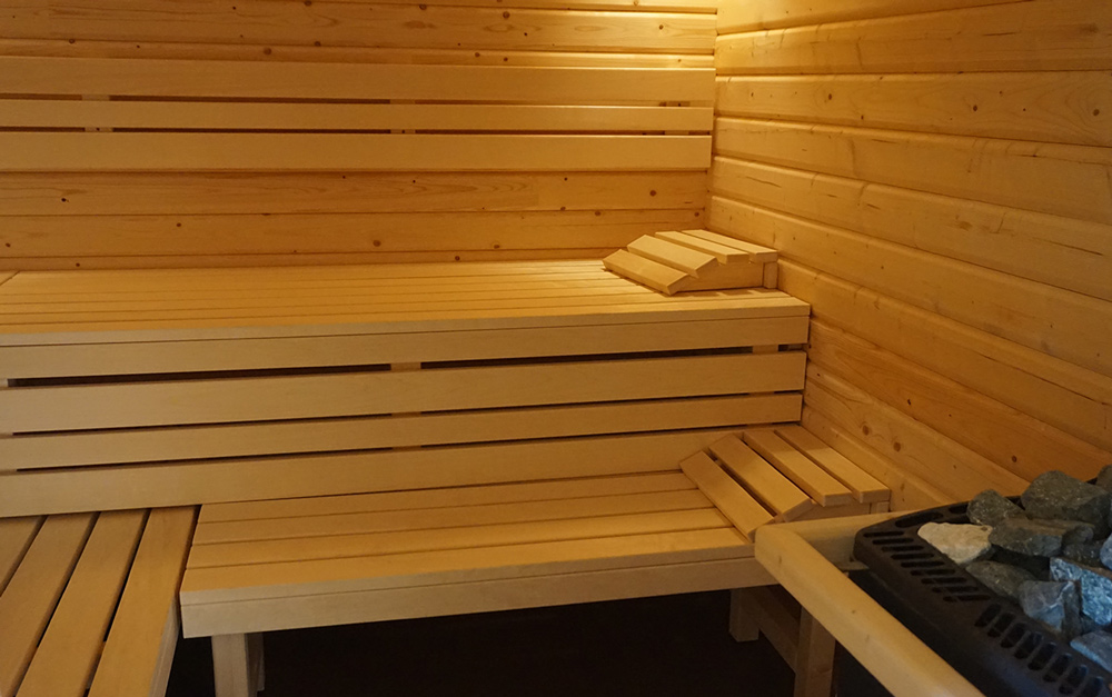 Sitz- und Liegefläche der Sauna